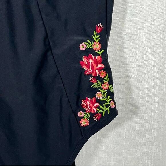 Adore Me Embroidered Flower Black One Piece Swimsuit Size 0X - Picture 7 of 9